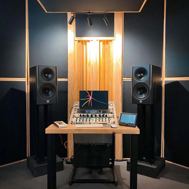 Dutch & Dutch - 8c Studio Speakers
