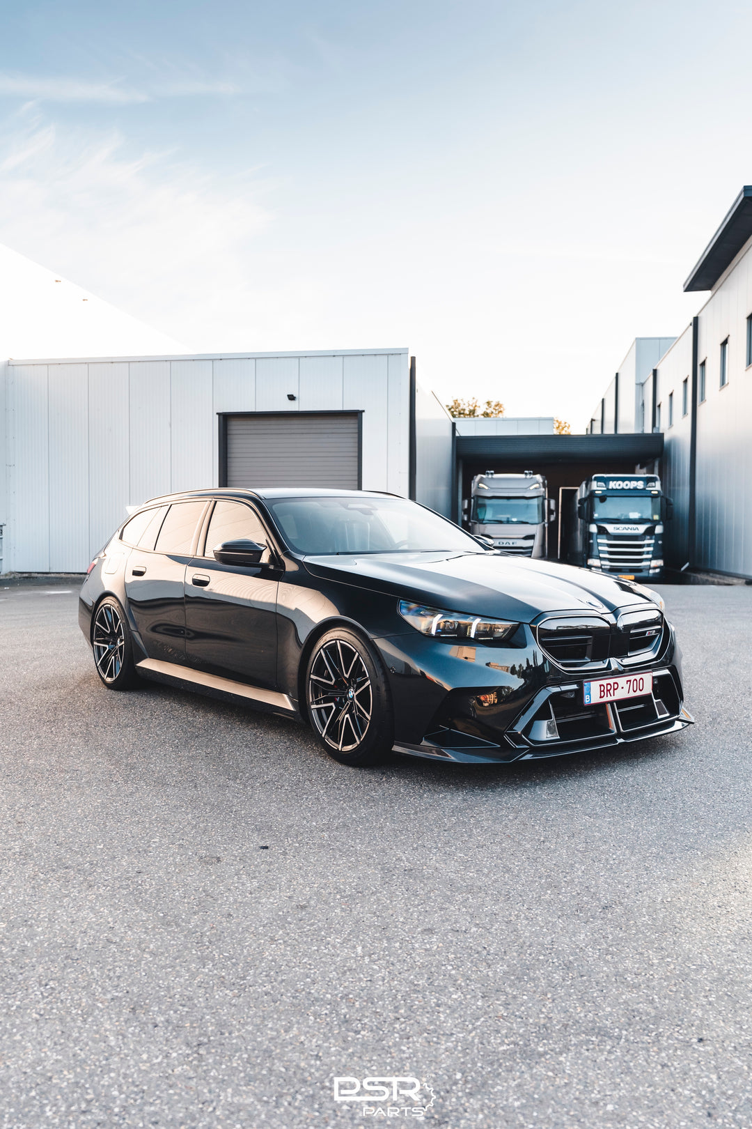 SOOQOO - BMW M5 G90 G99 Prepreg Carbon Fiber Front Bumper Center Trim