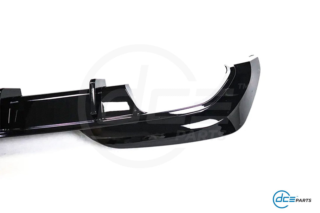 DCE Parts - Gloss Black Rear Performance Diffuser with Fog Light - BMW M340i Look - Pre-LCI (2019+, G20 G21)